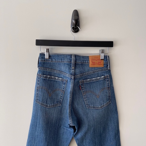 LEVI'S WEDGIE JEAN in Mid Blue - Picture 4 of 7